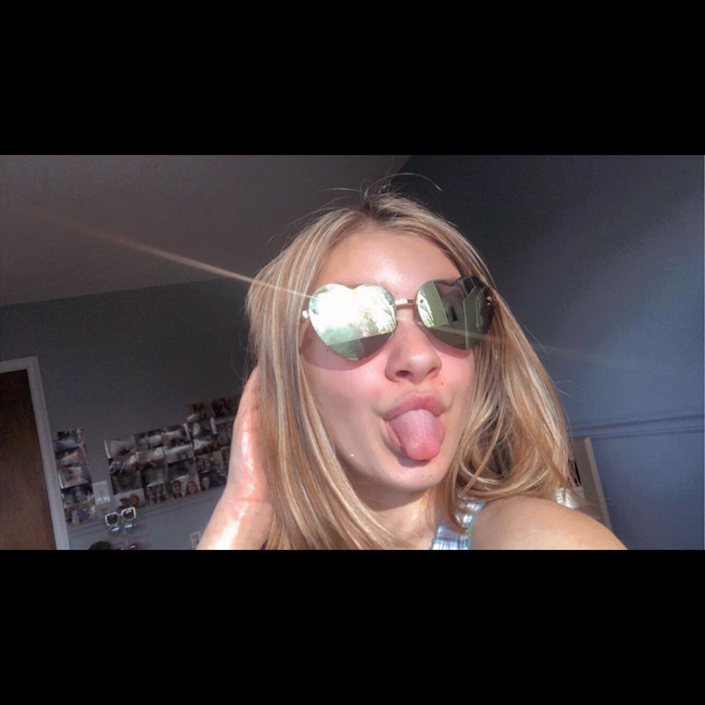 Meet your Posher, Hailey